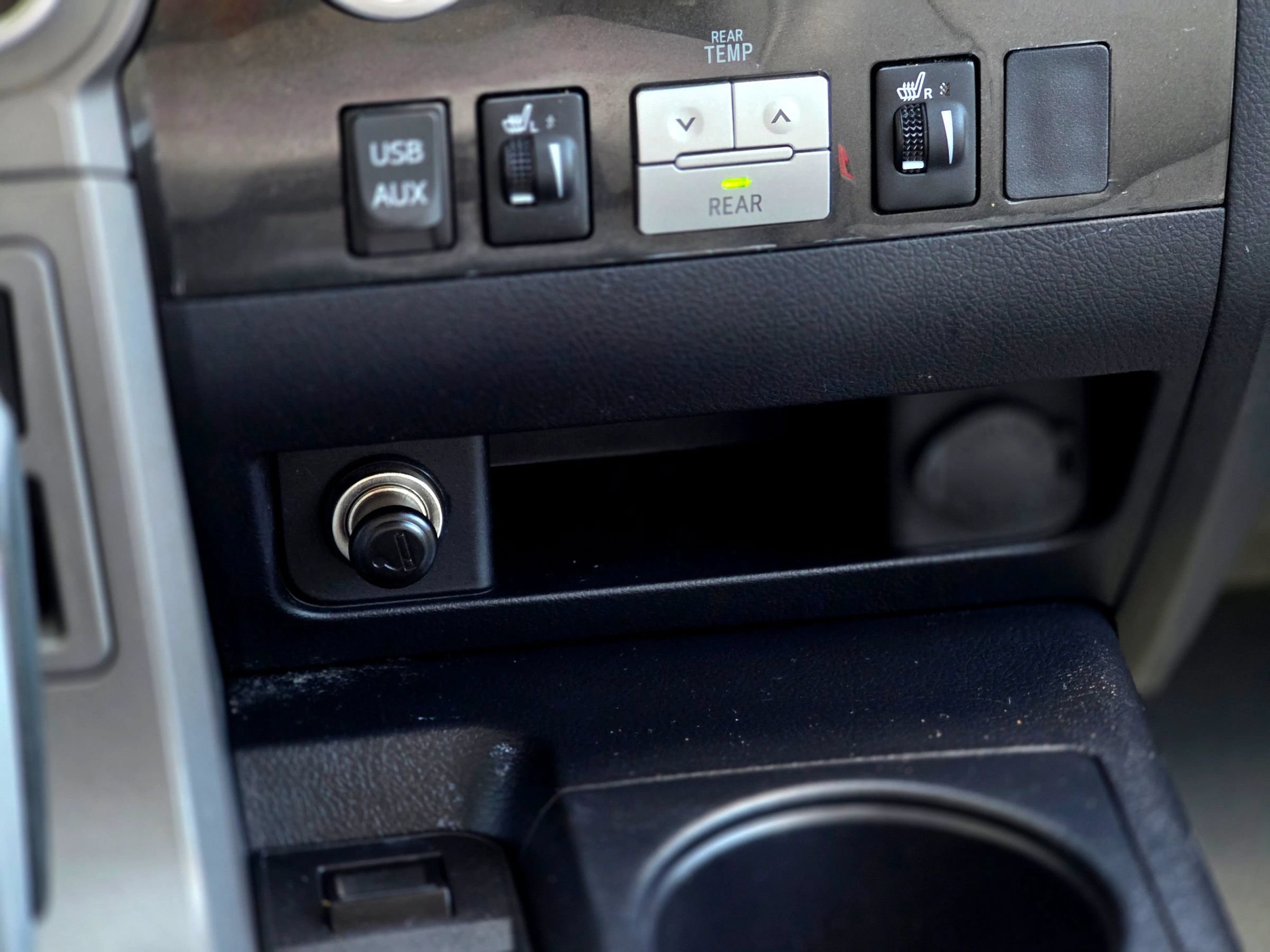 Used 2011 Toyota Sequoia Limited AWD/4WD image 30