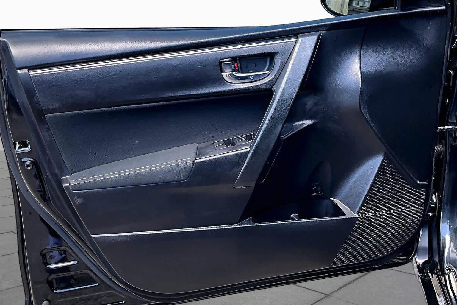 Used 2018 Toyota Corolla LE FWD image 22
