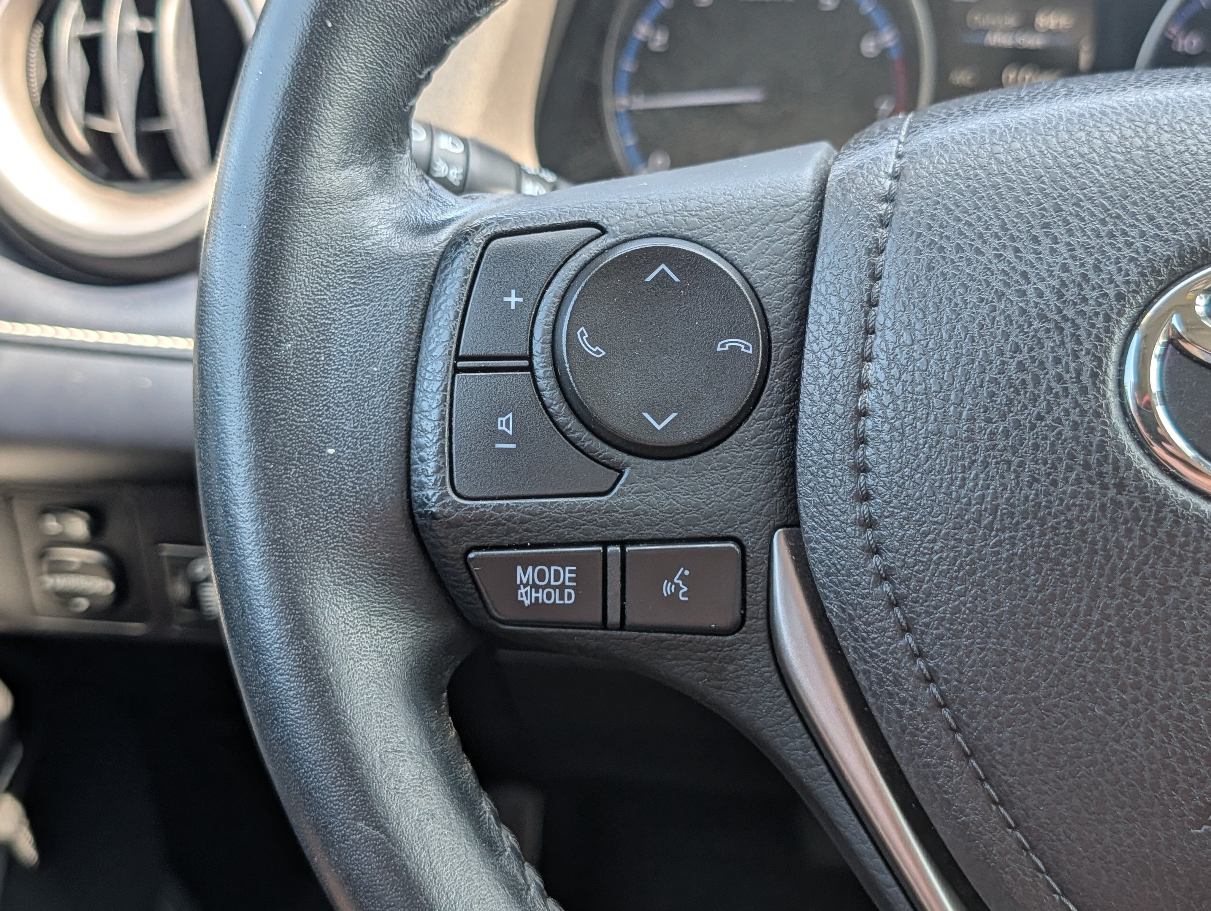 Used 2018 Toyota RAV4 XLE w/ Plus Extra Value Package AWD/4WD image 31
