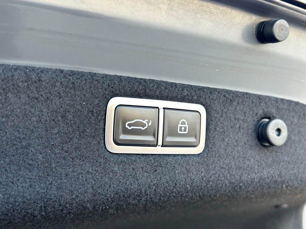 Used 2023 Genesis G70 3.3T w/ Sport Prestige Package image 39