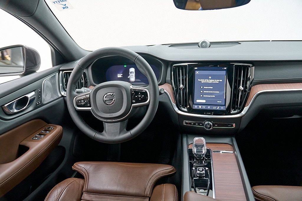Certified 2025 Volvo V60 B5 Cross Country Ultra AWD/4WD image 26