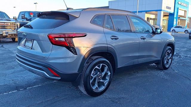 Certified 2025 Chevrolet Trax LT w/ Driver Confidence Package image 8