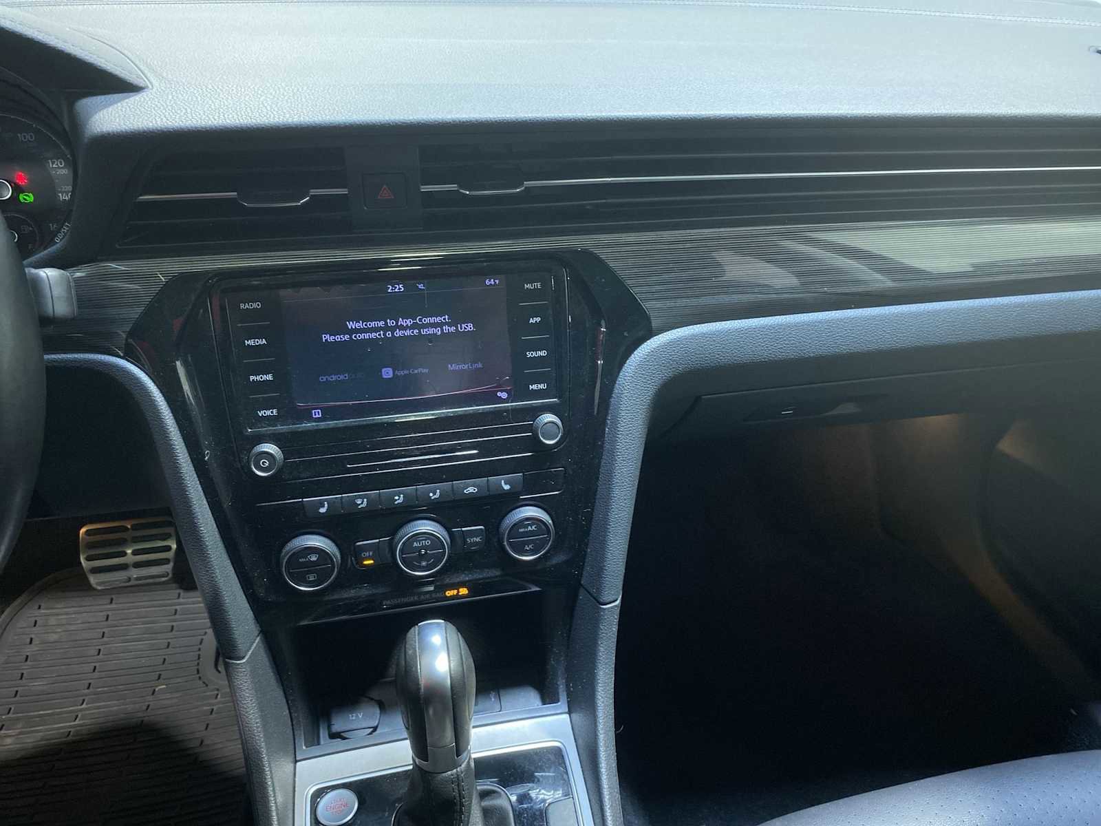 Used 2020 Volkswagen Passat 2.0T R-Line image 16