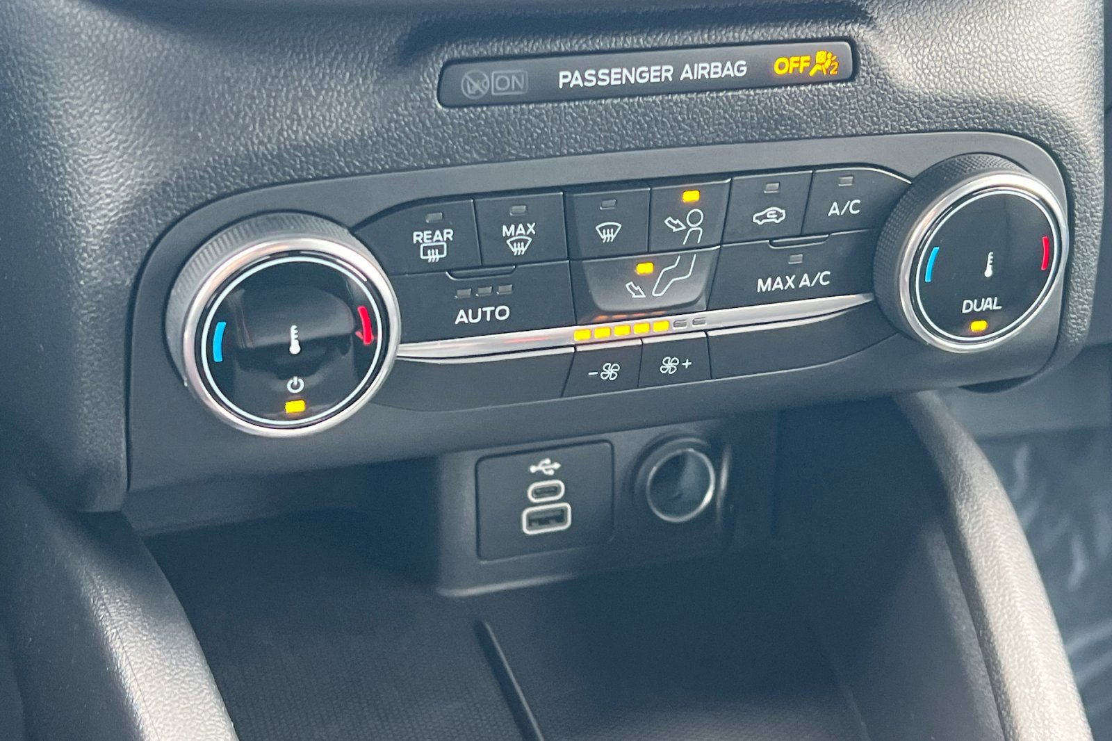 Used 2025 Ford Escape ST-Line AWD/4WD image 18