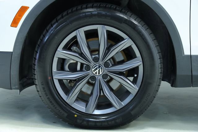 Certified 2022 Volkswagen Tiguan SE w/ Panoramic Sunroof Package image 8