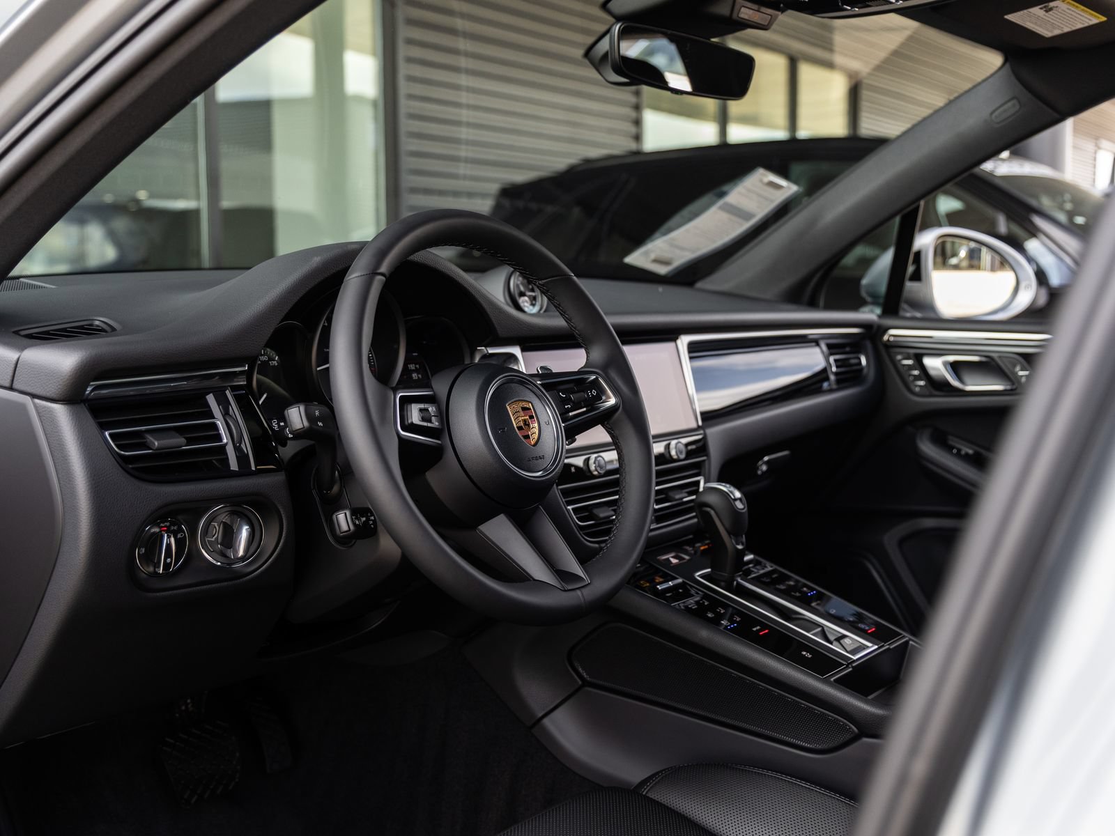 Certified 2026 Porsche Macan AWD/4WD image 4