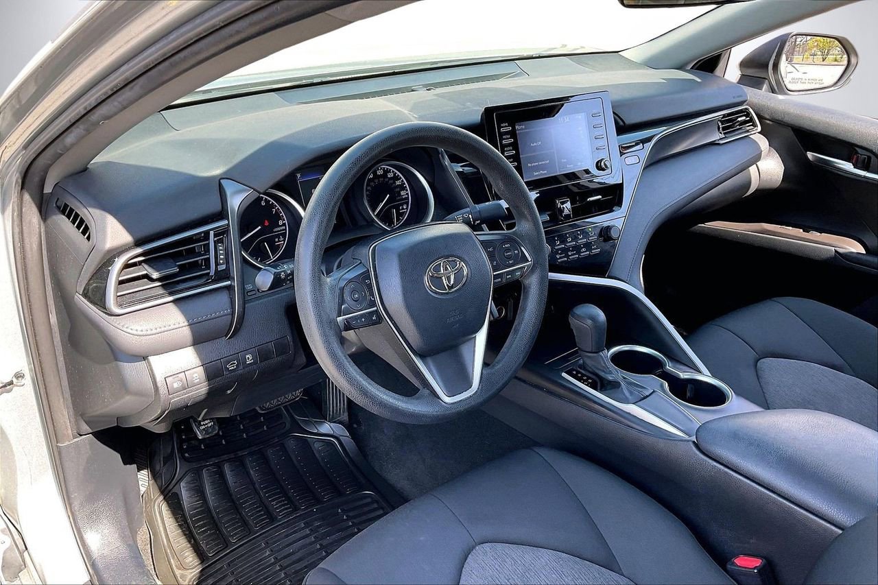 Used 2021 Toyota Camry LE image 18