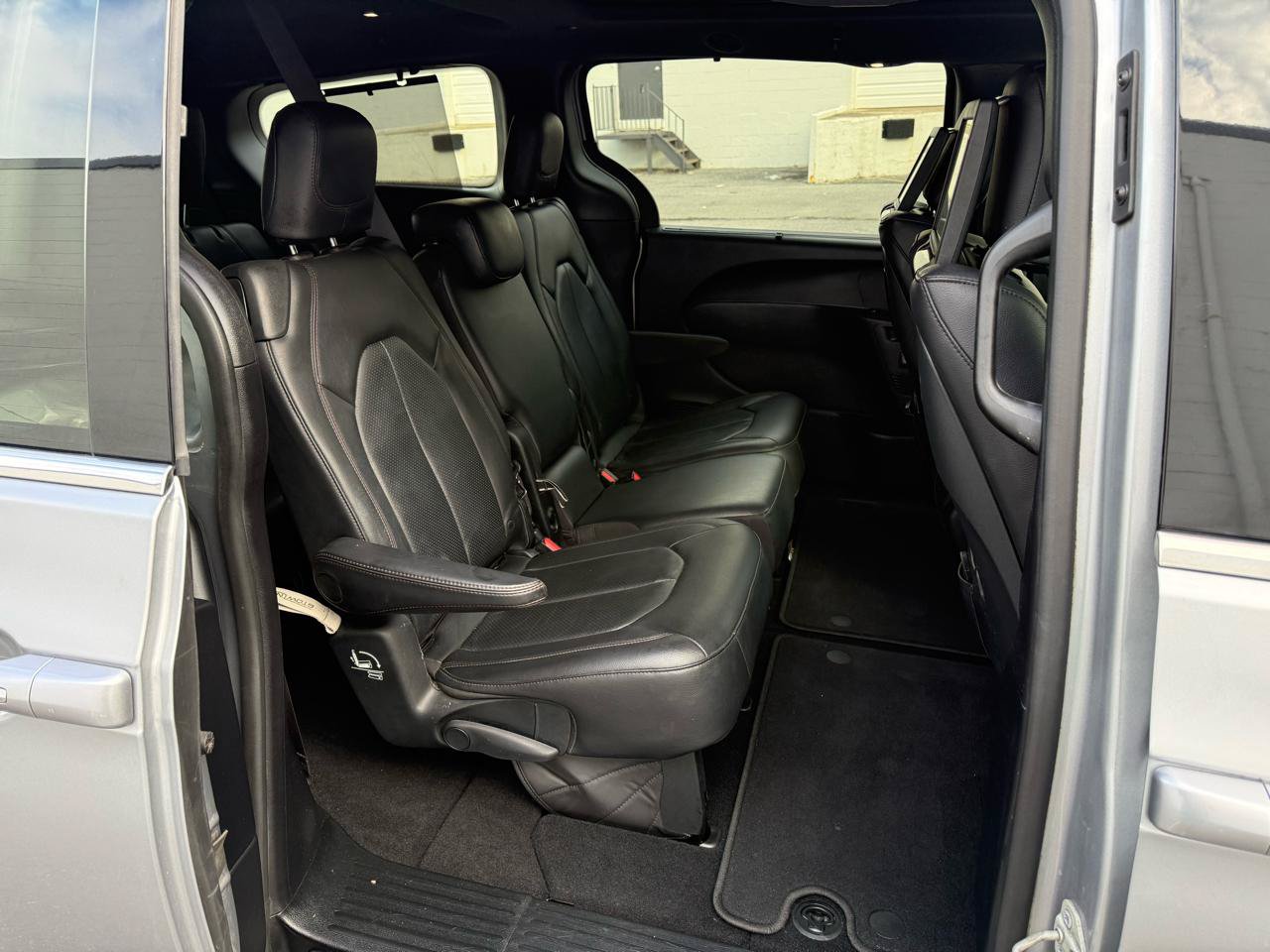 Used 2019 Chrysler Pacifica Touring-L FWD image 51