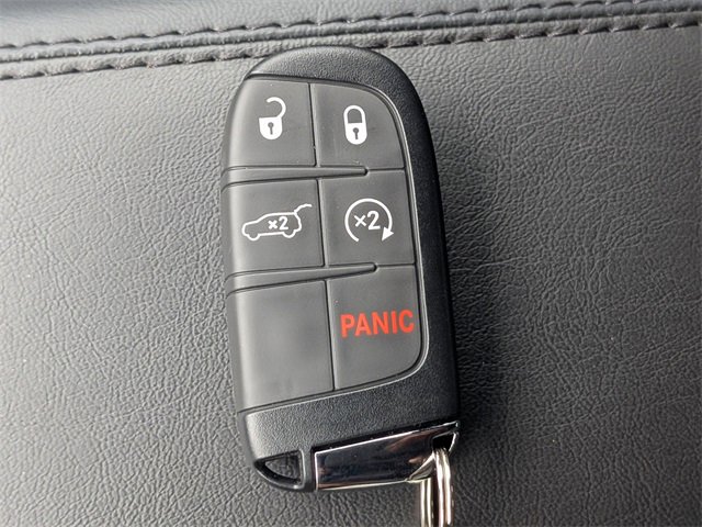 New 2025 Jeep Compass Latitude w/ Sun & Sound Group image 31