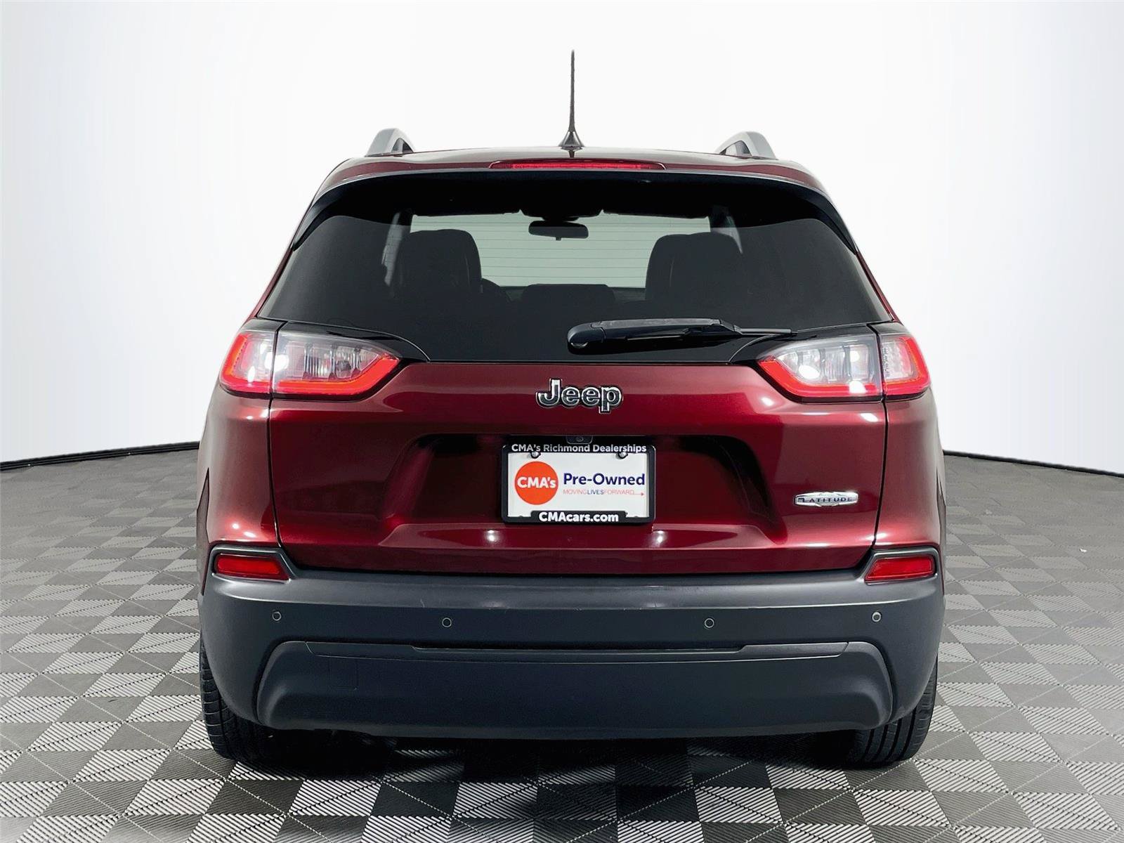 Used 2019 Jeep Cherokee Latitude Plus w/ Cold Weather Group FWD image 7