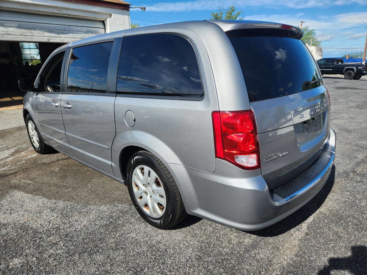 Used 2016 Dodge Grand Caravan SE w/ Quick Order Package 29E SE FWD image 8