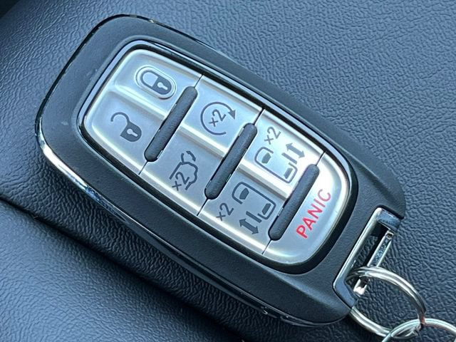 New 2026 Chrysler Pacifica Select FWD image 32