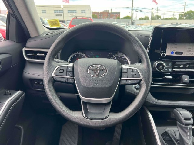 Used 2023 Toyota Highlander L FWD image 15