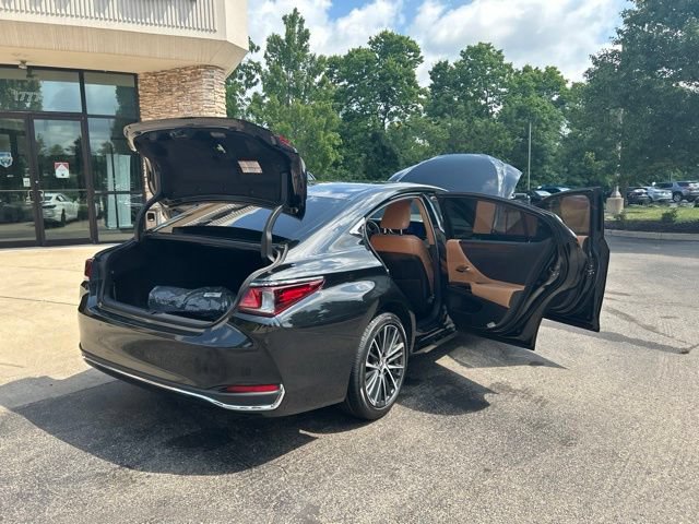Certified 2023 Lexus ES 250 w/ Premium Package AWD/4WD image 15