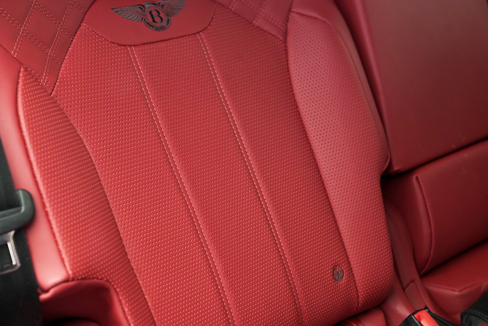 Used 2022 Bentley Bentayga image 44