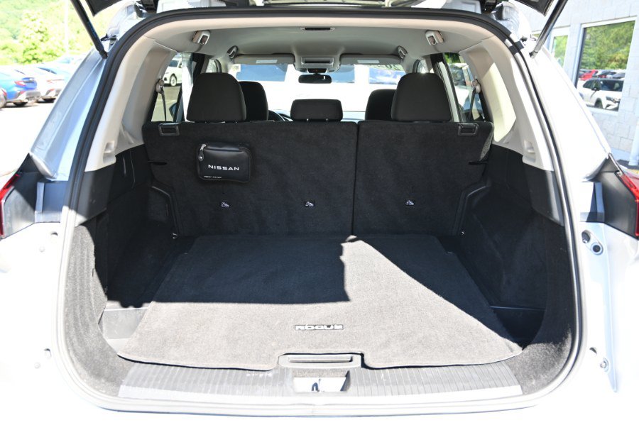 Used 2024 Nissan Rogue S FWD image 16