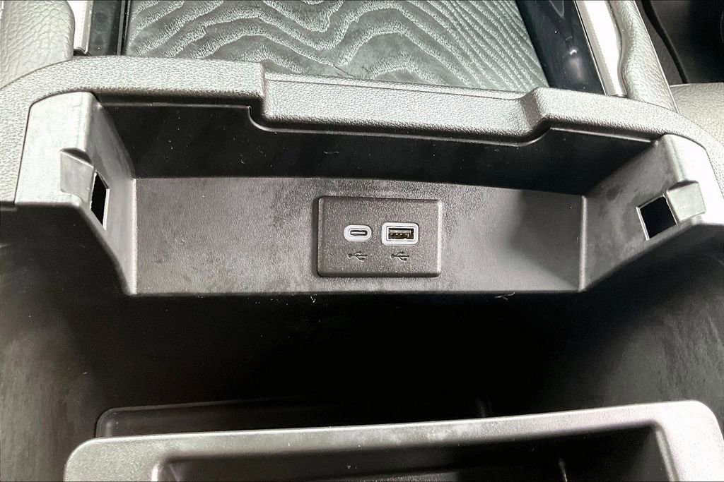 Used 2024 GMC Yukon XL Denali RWD image 16