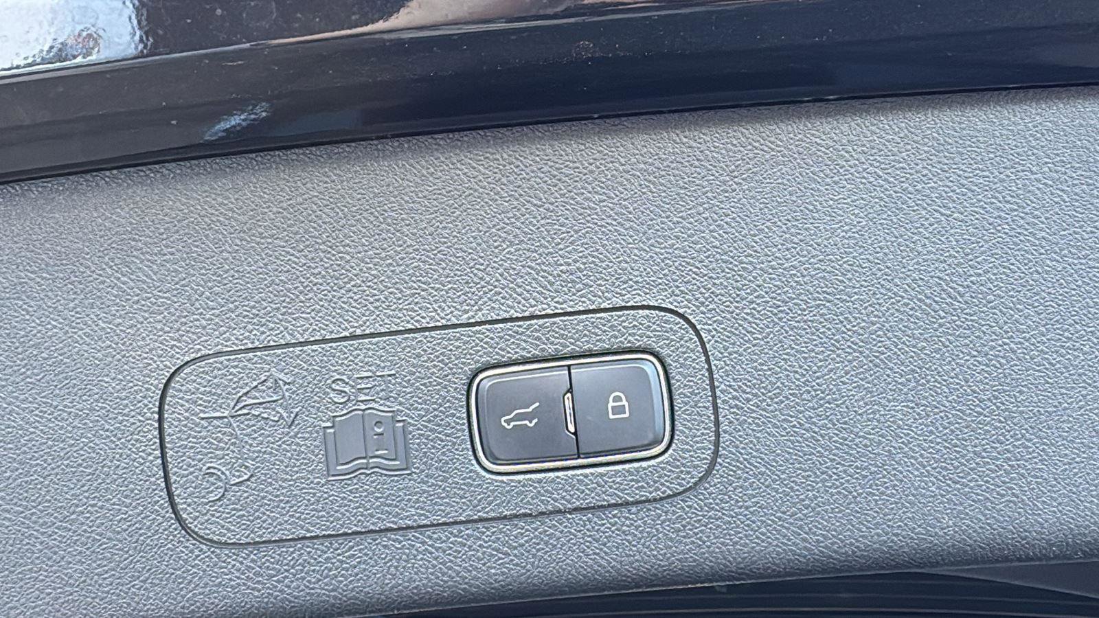 Used 2023 Lincoln Aviator 2WD w/ Class IV Trailer Tow Package image 26