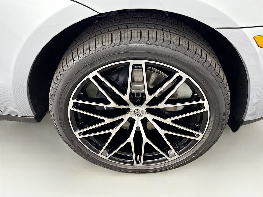 Used 2026 Porsche Macan AWD/4WD image 33