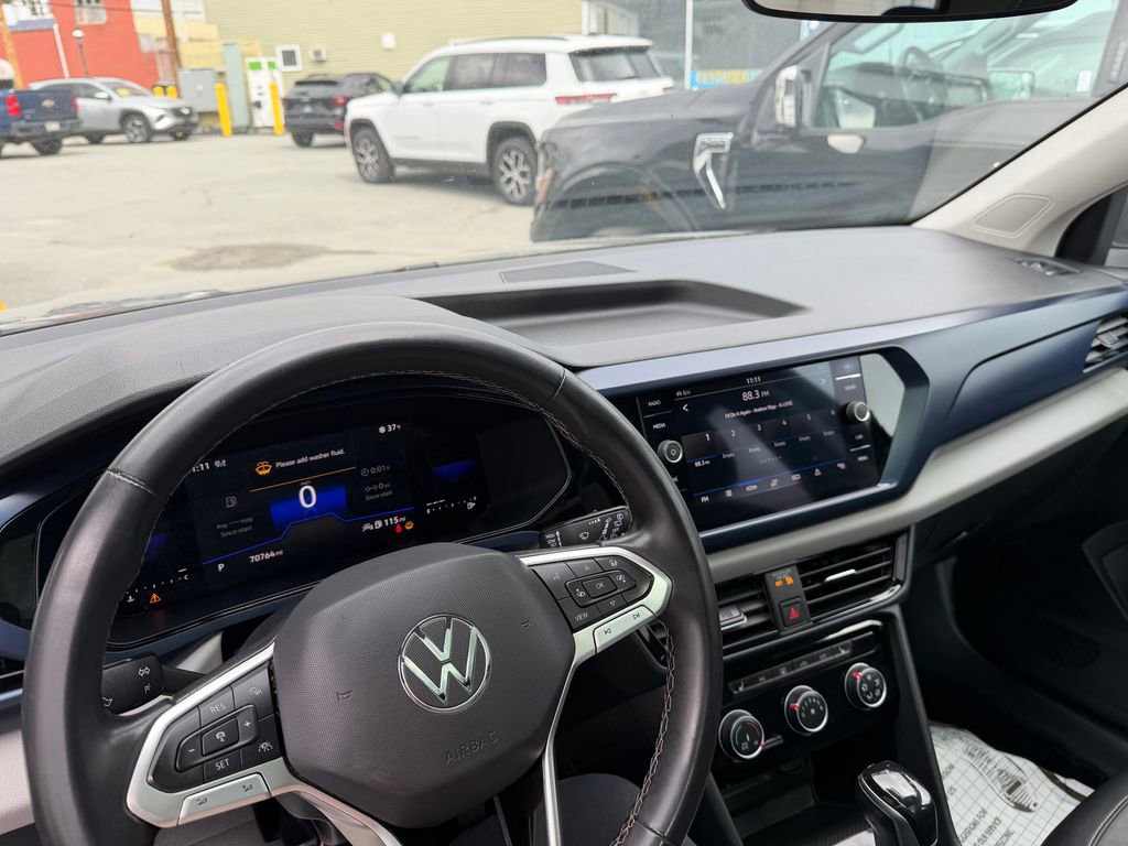 Used 2023 Volkswagen Taos SE w/ Panoramic Sunroof Package image 22