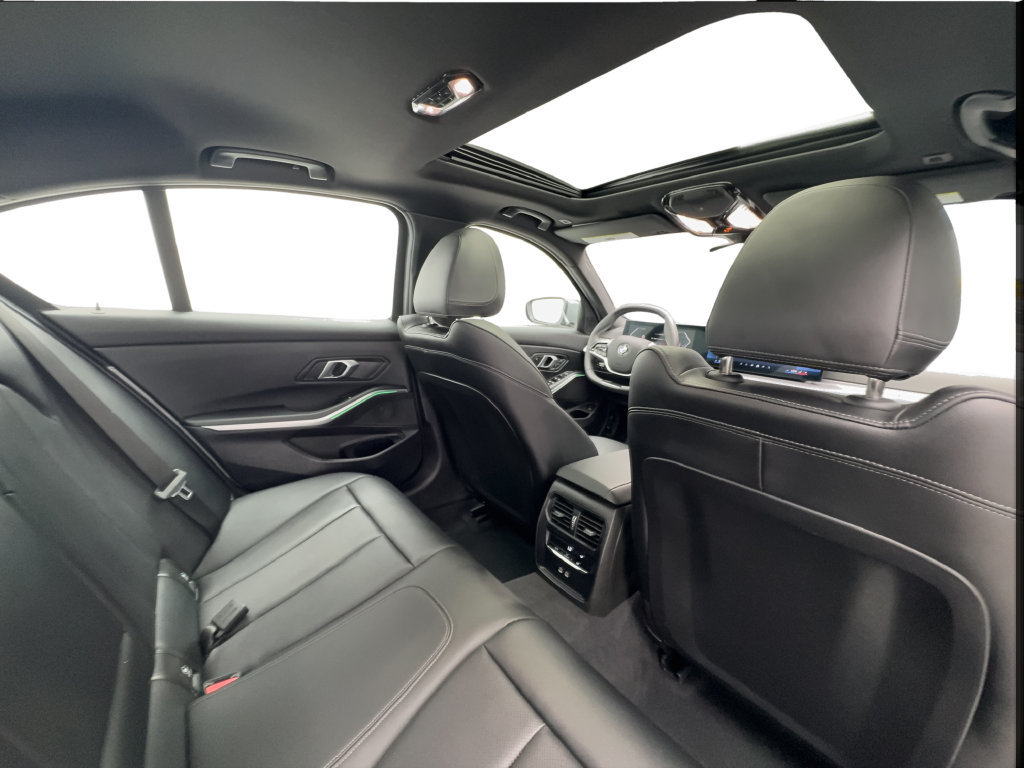 Used 2026 BMW 330i Sedan RWD image 29