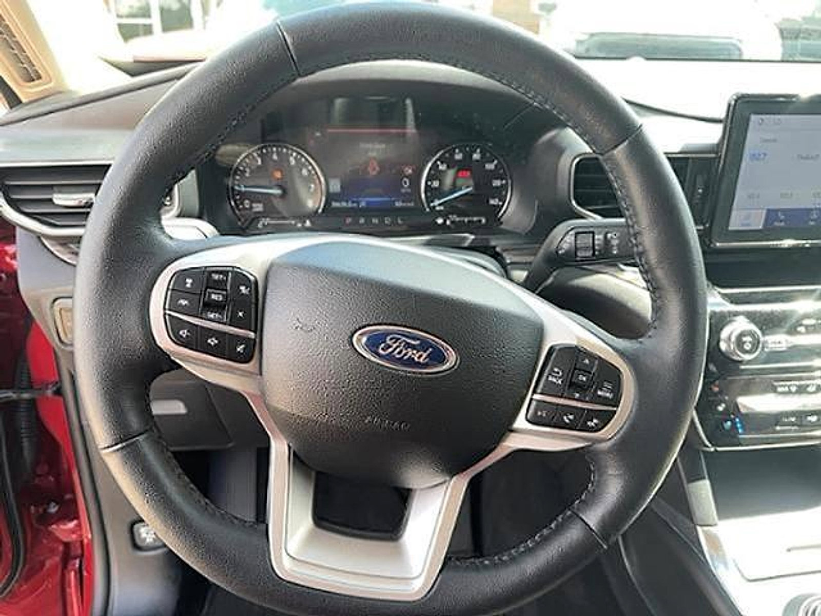 Used 2024 Ford Explorer Limited image 18