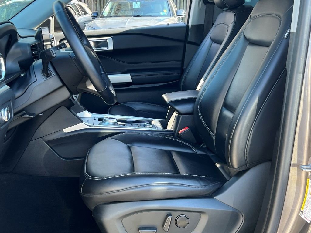 Used 2021 Ford Explorer XLT w/ Equipment Group 202A AWD/4WD image 26