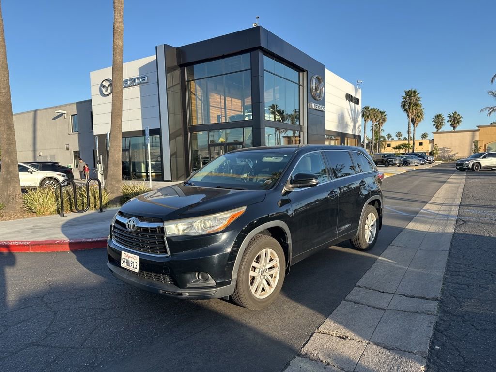 Used 2016 Toyota Highlander LE image 1