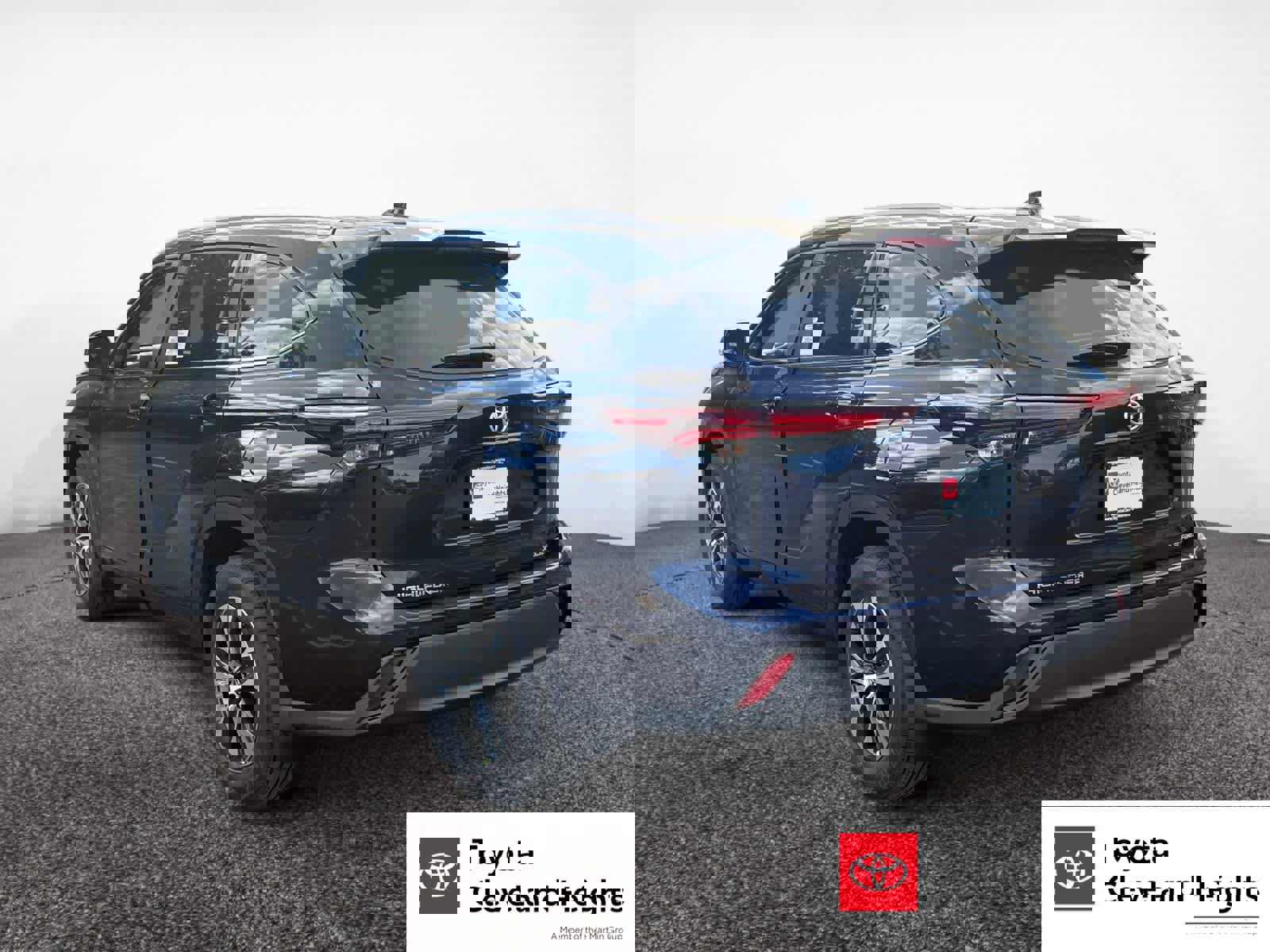 New 2025 Toyota Highlander XLE image 3