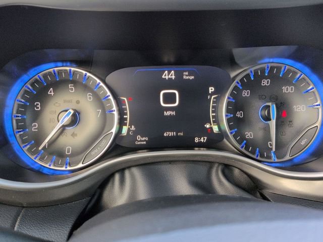 Used 2024 Chrysler Pacifica Touring-L image 17