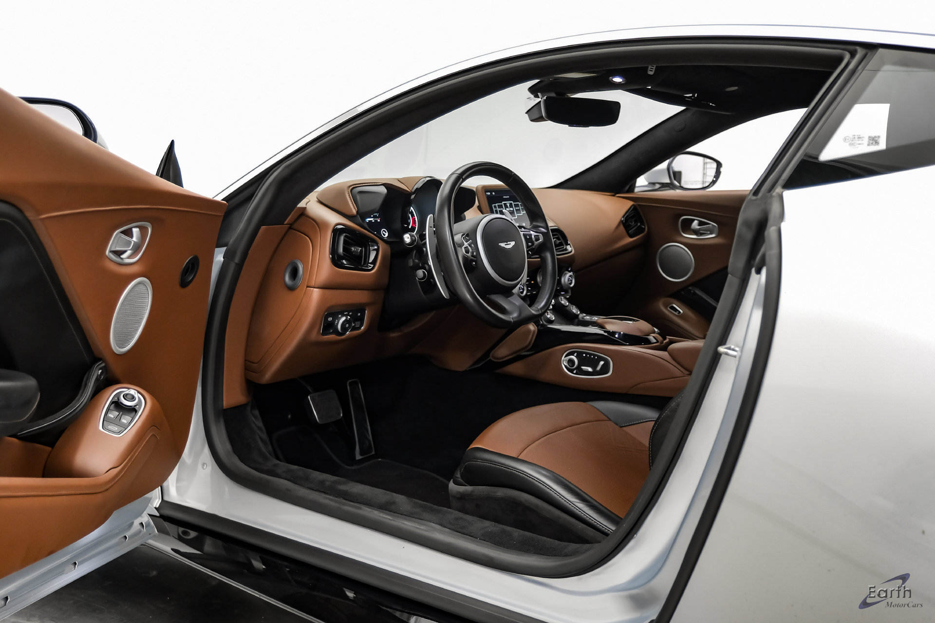 Used 2020 Aston Martin V8 Vantage Coupe RWD image 32