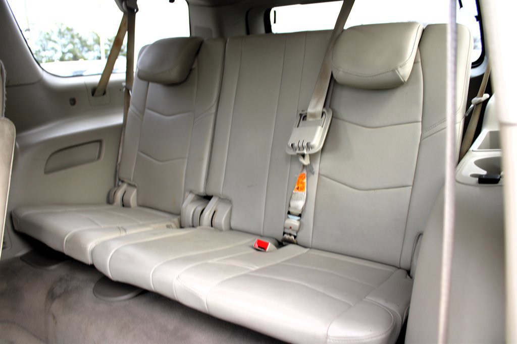 Used 2017 Cadillac Escalade ESV Luxury image 22