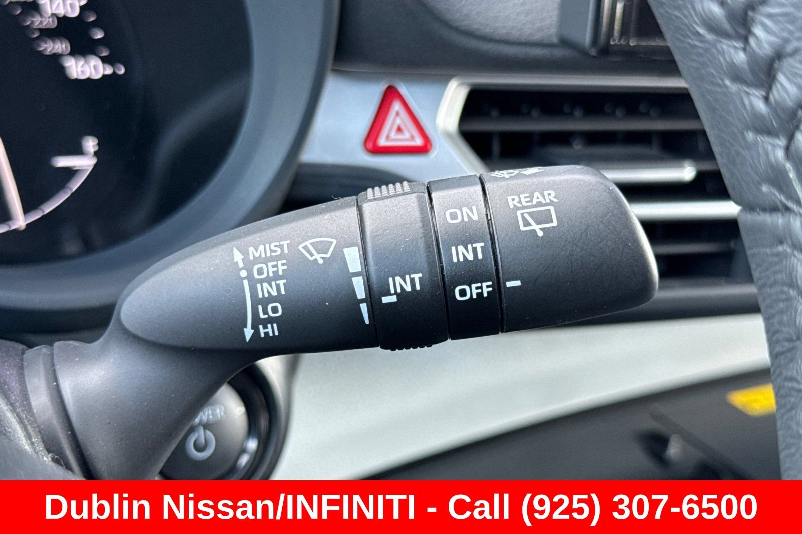 Used 2025 Toyota Sienna XLE FWD image 39