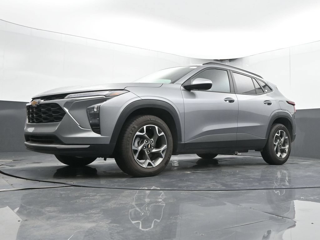 Used 2025 Chevrolet Trax LT FWD image 40