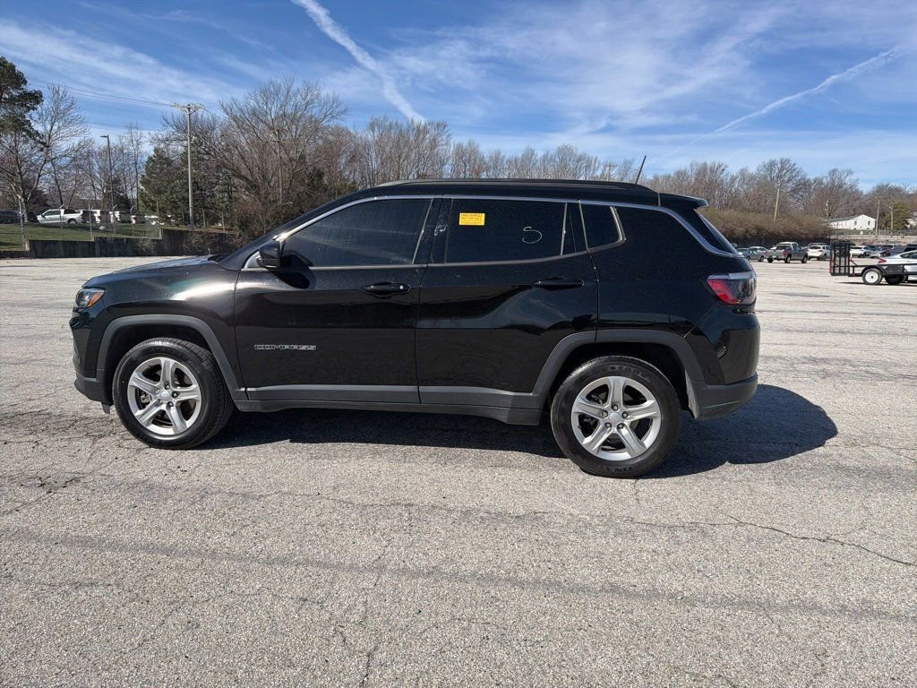 Used 2024 Jeep Compass Latitude image 14