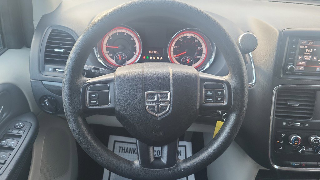 Used 2018 Dodge Grand Caravan SE image 26