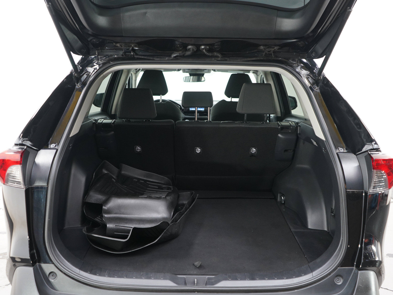 Used 2021 Toyota RAV4 XLE w/ Convenience Package AWD/4WD image 16