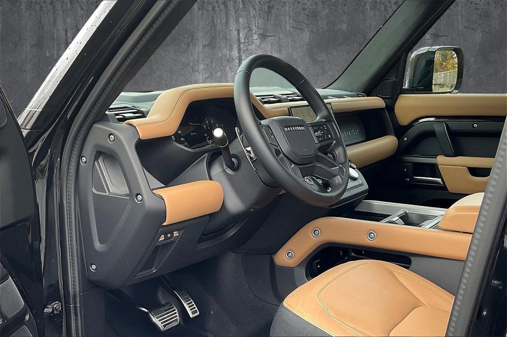 Used 2025 Land Rover Defender 110 V8 image 17