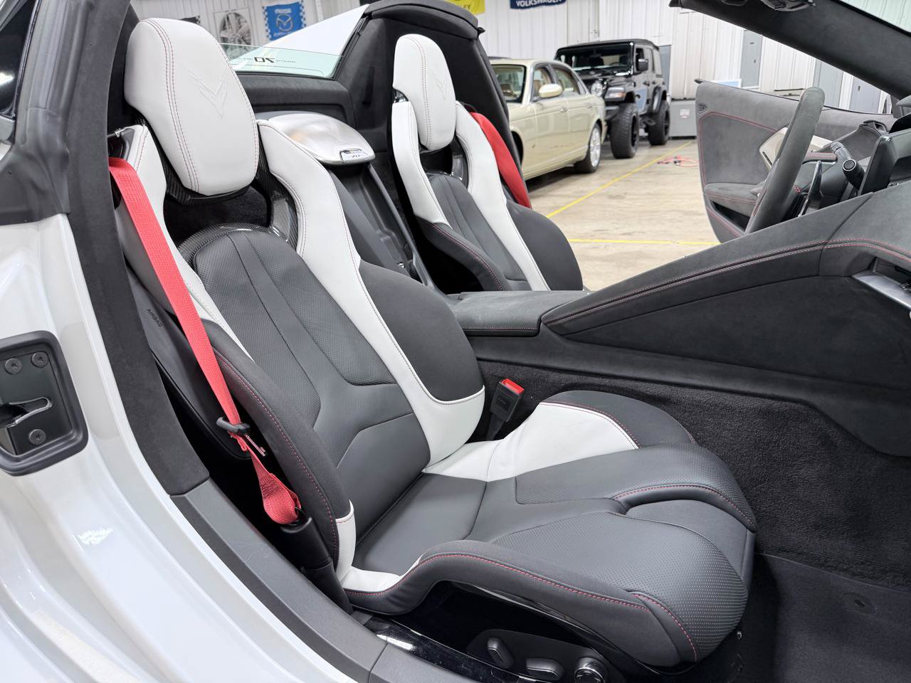 Used 2023 Chevrolet Corvette Stingray Premium Conv w/ Z51 Performance Package RWD image 35