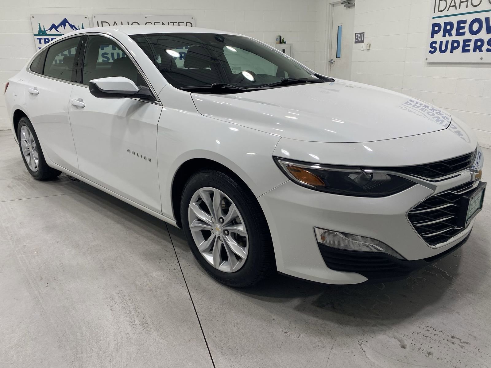 Used 2023 Chevrolet Malibu LT FWD image 2