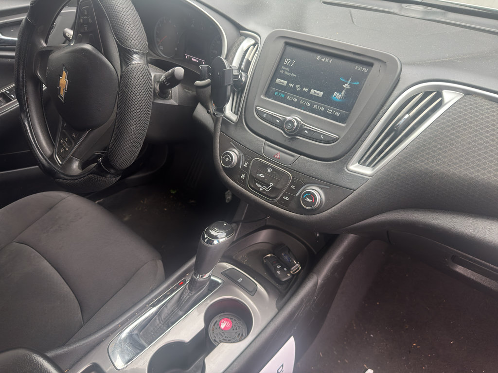 Used 2017 Chevrolet Malibu LS FWD image 18