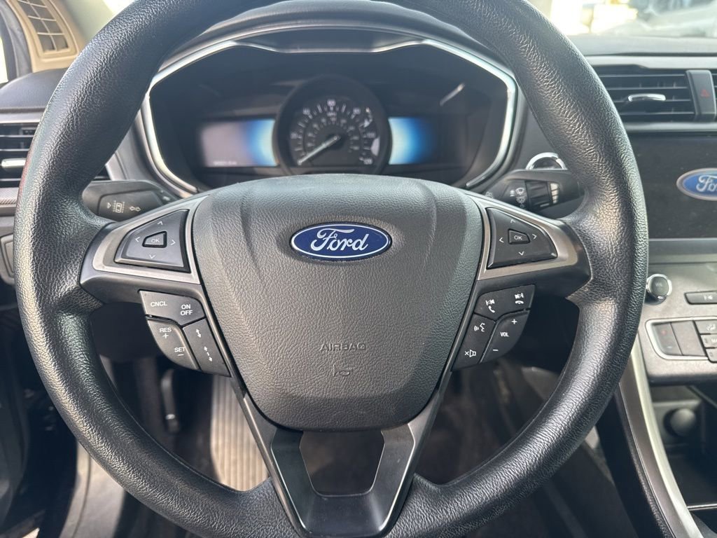 Used 2020 Ford Fusion SE image 10
