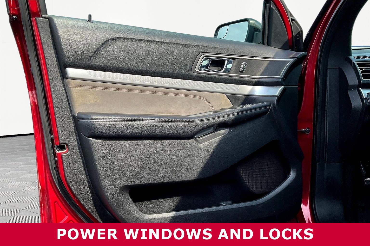 Used 2017 Ford Explorer XLT w/ Equipment Group 202A image 21