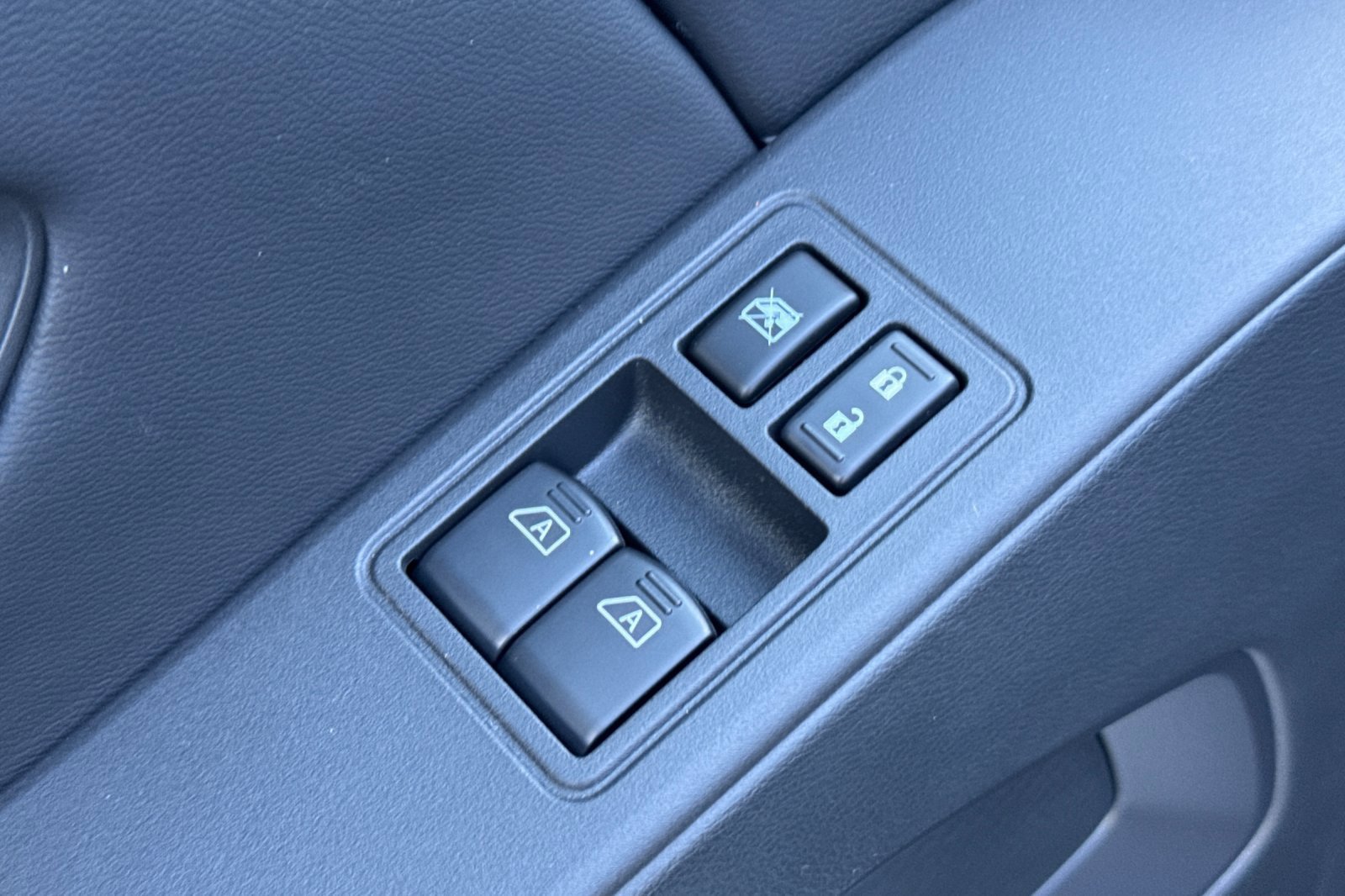 New 2027 Nissan Frontier S RWD image 13