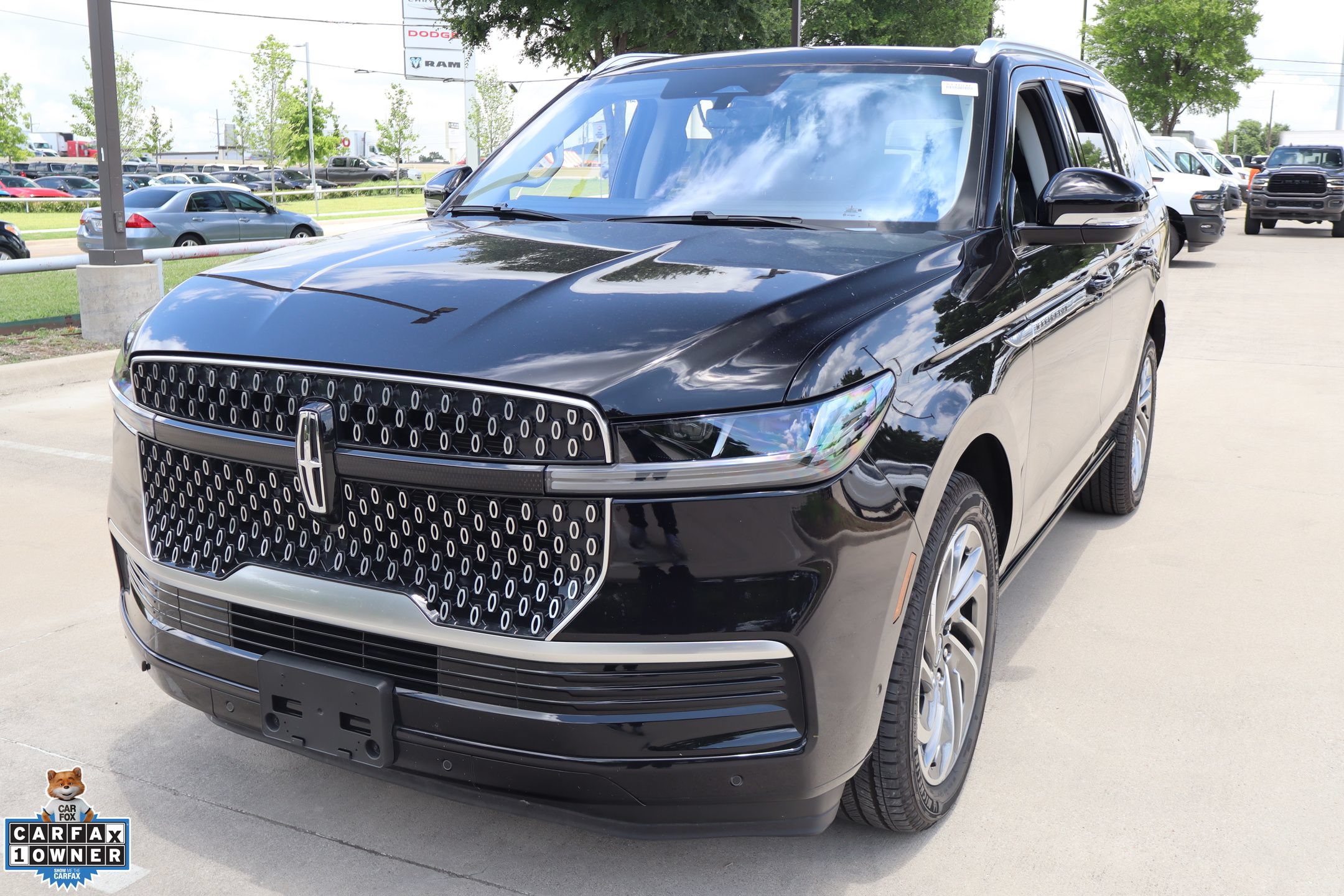Used 2025 Lincoln Navigator Reserve AWD/4WD image 8