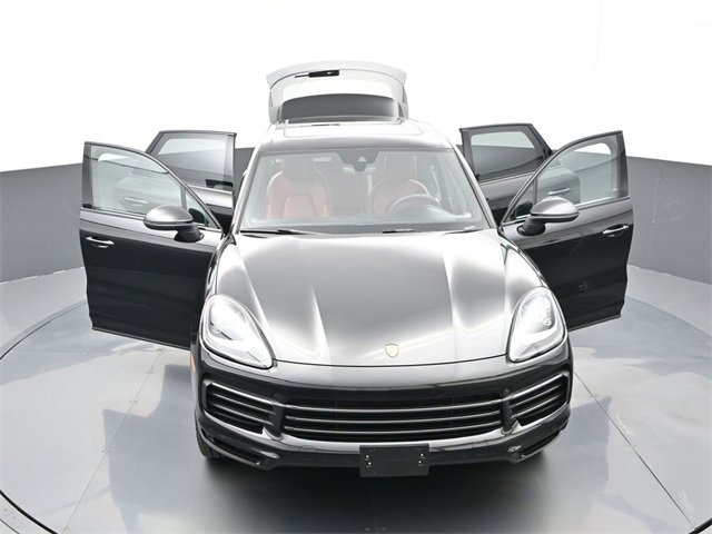 Certified 2023 Porsche Cayenne Platinum Edition image 30