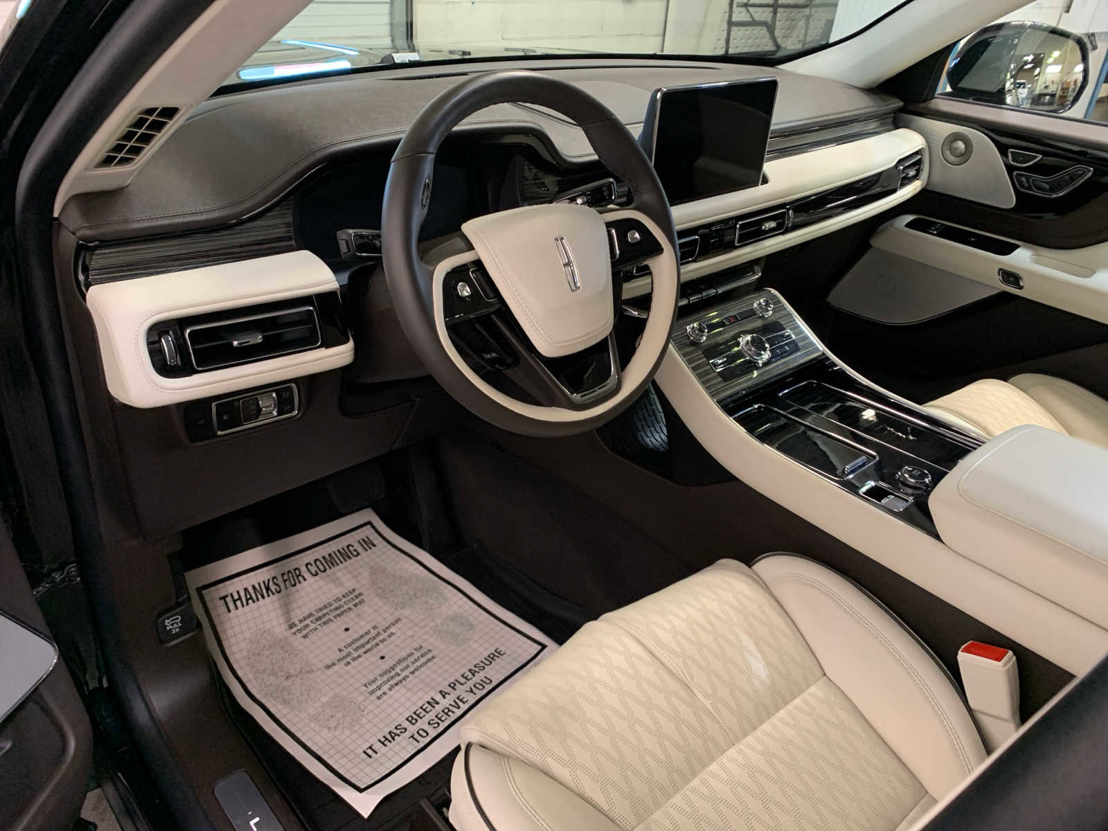 Used 2024 Lincoln Aviator Black Label w/ Jet Package AWD/4WD image 9