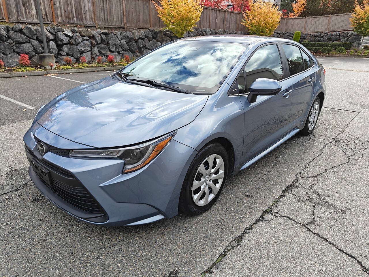 Used 2023 Toyota Corolla LE FWD image 2