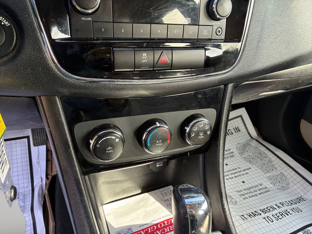 Used 2013 Chrysler 200 LX image 25