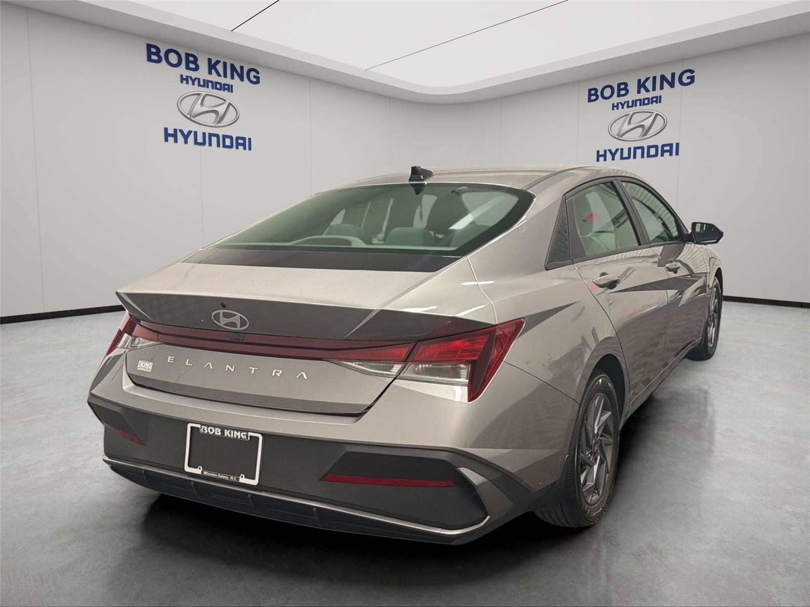 Certified 2024 Hyundai Elantra SEL FWD image 5